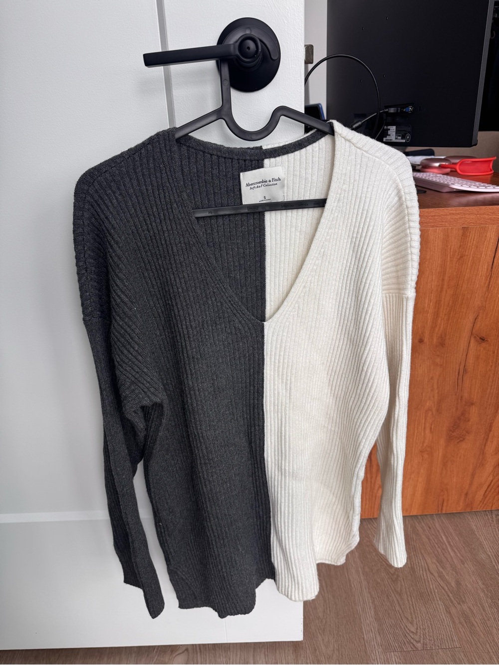Abercrombie & Fitch Grey and White Split Ribbed V-Neck Sweater